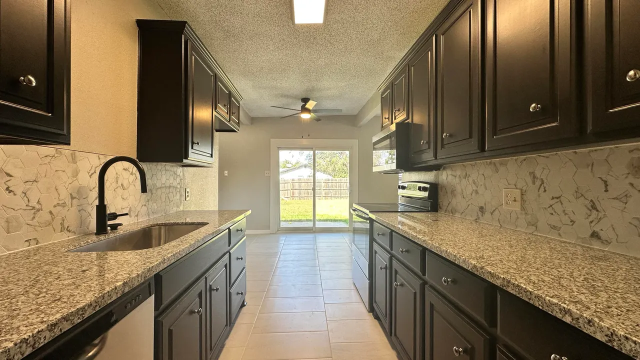 Photo 15 — 4302 30th Street, Lubbock, TX 79410