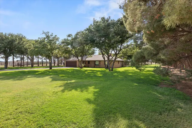 Photo 3 — 741 Barton Lane, Levelland, TX 79336