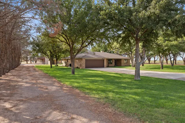 Photo 2 — 741 Barton Lane, Levelland, TX 79336