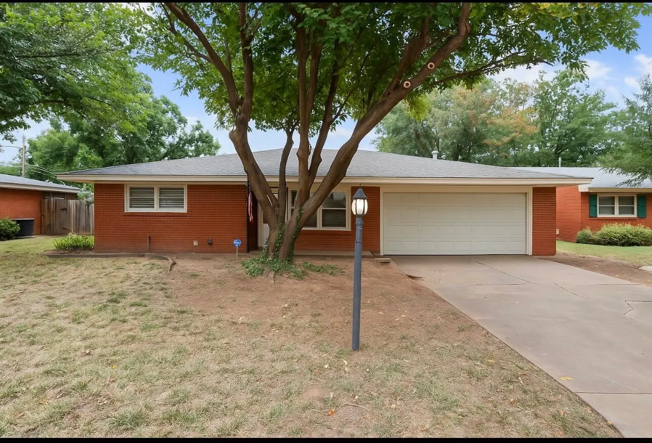 Photo 2 — 4915 11th Street, Lubbock, TX 79416