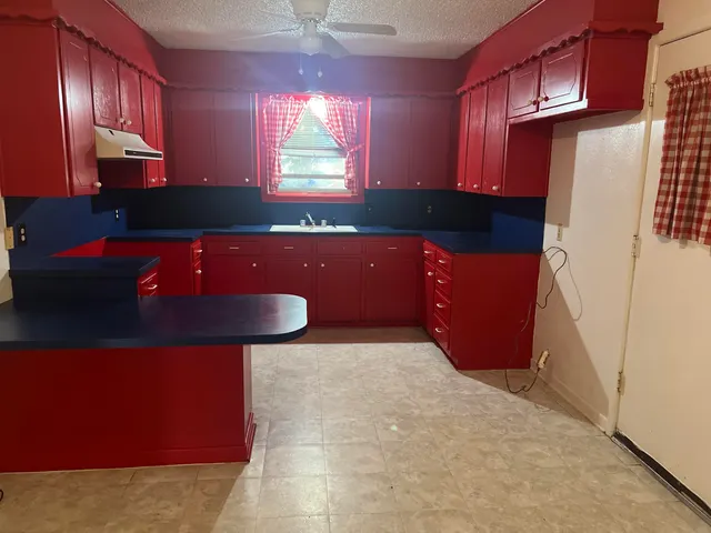 Photo 2 — 1717 Ave I, Levelland, TX 79336
