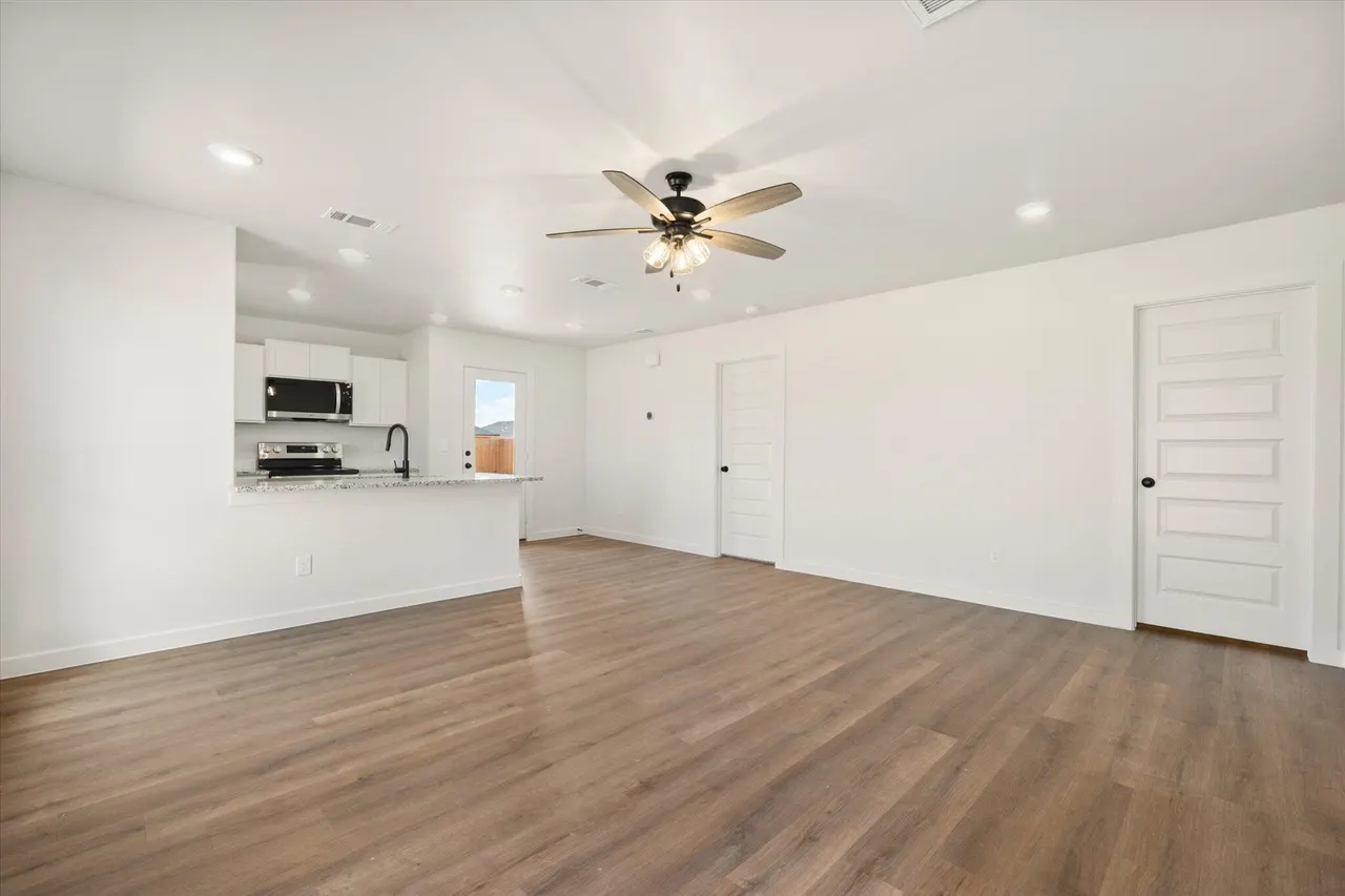 Photo 4 — 6303 Volney Avenue, Lubbock, TX 79407