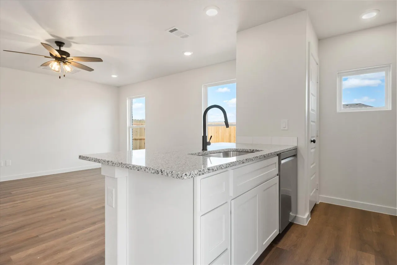 Photo 9 — 6303 Volney Avenue, Lubbock, TX 79407