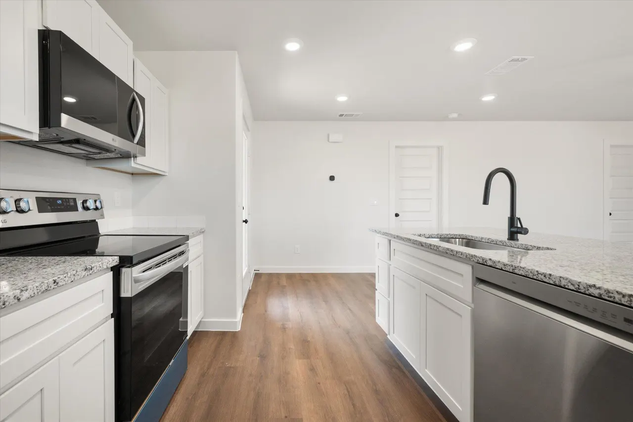 Photo 11 — 6303 Volney Avenue, Lubbock, TX 79407