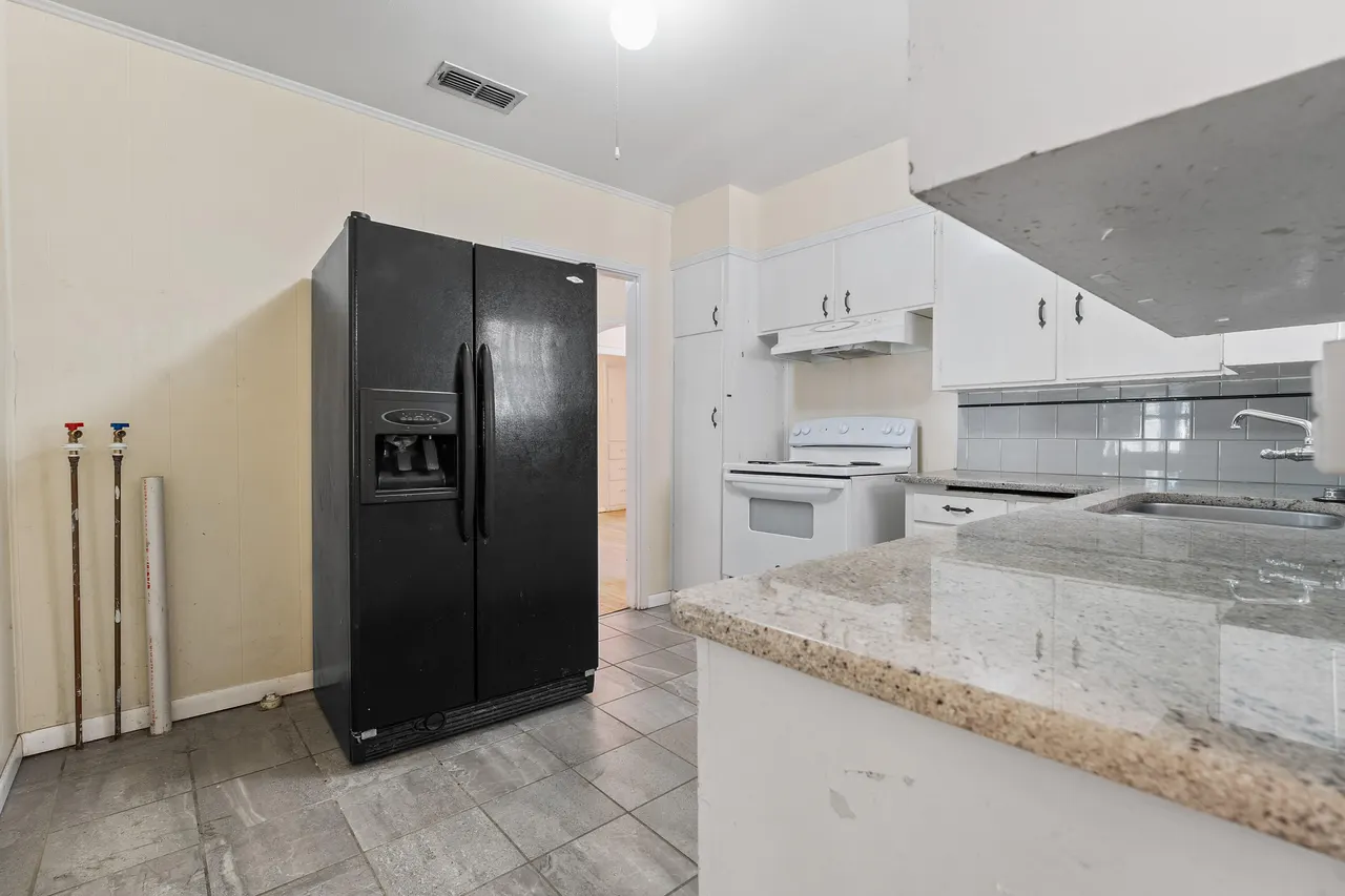 Photo 4 — 2412 30th Street, Lubbock, TX 79411