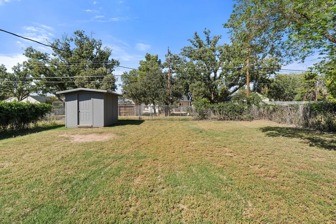 Photo 10 — 2412 30th Street, Lubbock, TX 79411