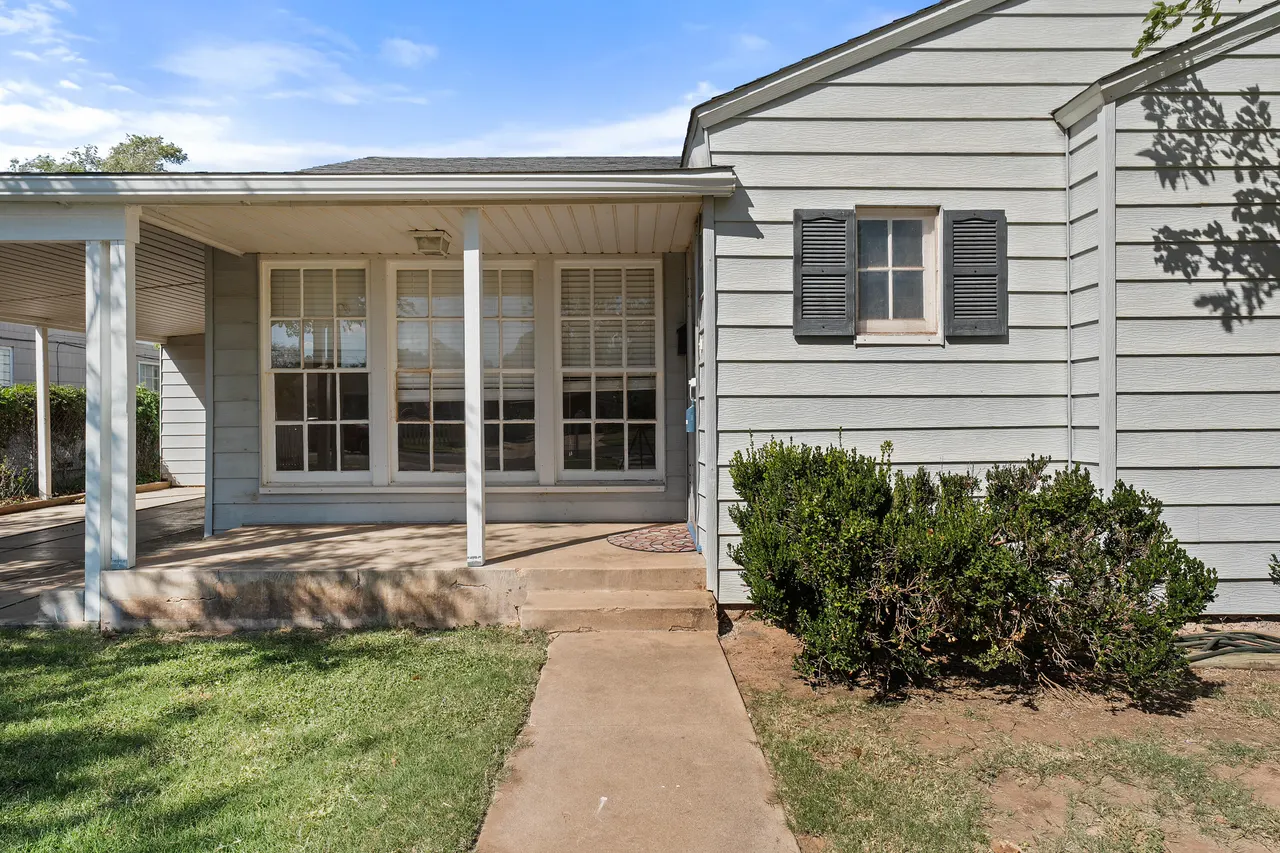 Photo 11 — 2412 30th Street, Lubbock, TX 79411