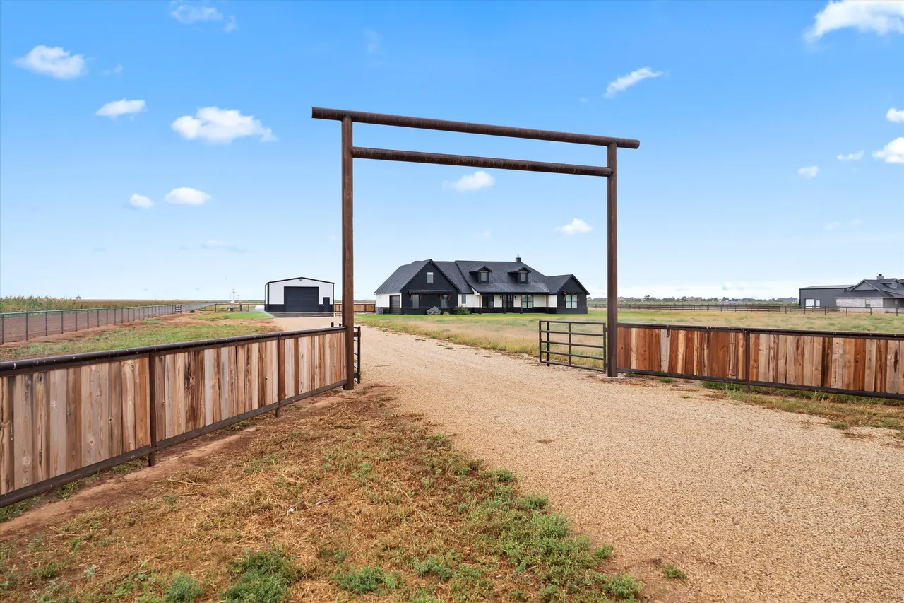 Photo 3 — 6213 N C R 1500, Shallowater, TX 79363