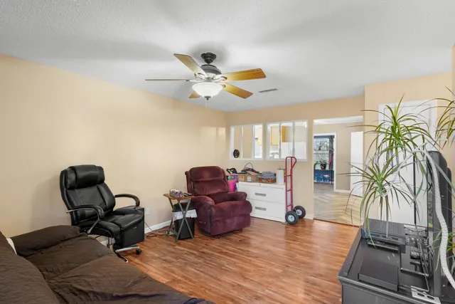Photo 5 — 509 Holly Street, Levelland, TX 79336