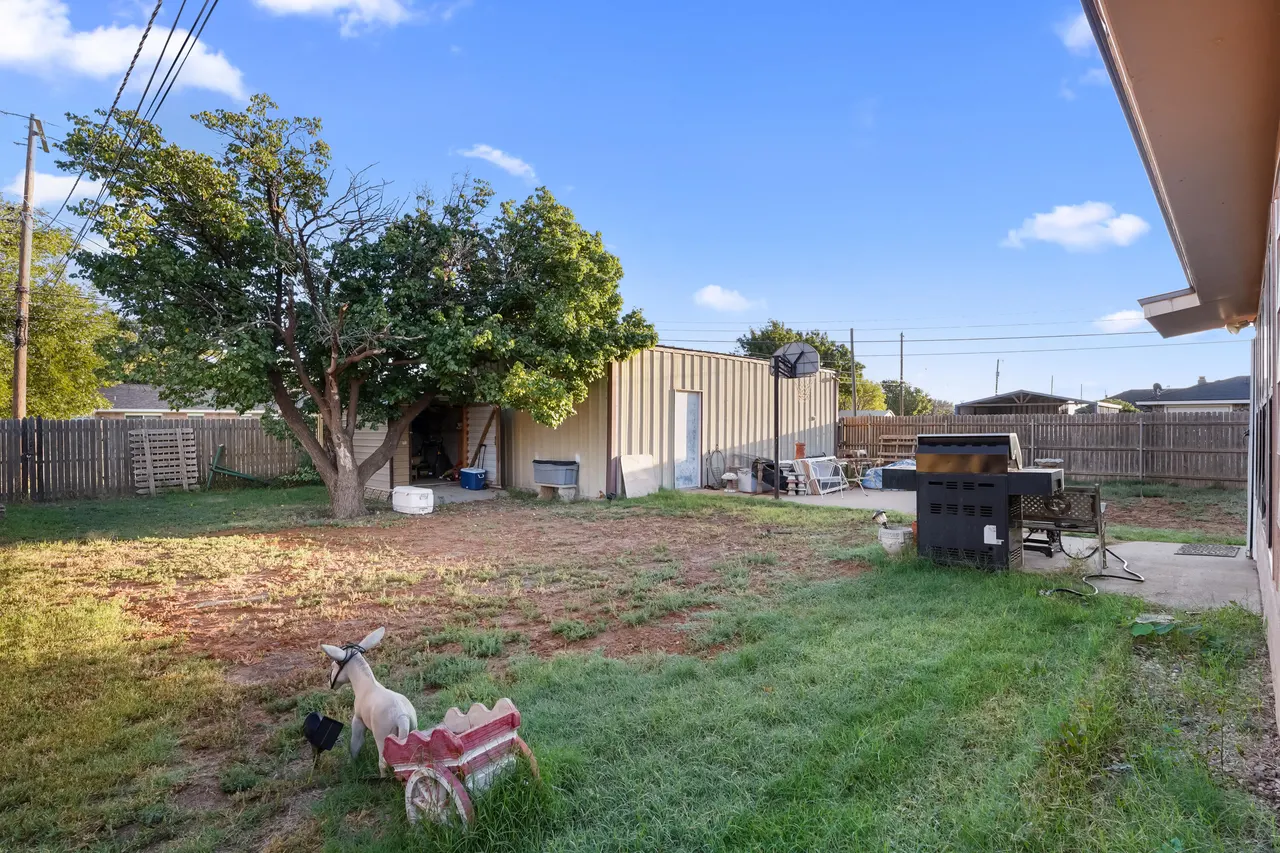 Photo 15 — 509 Holly Street, Levelland, TX 79336