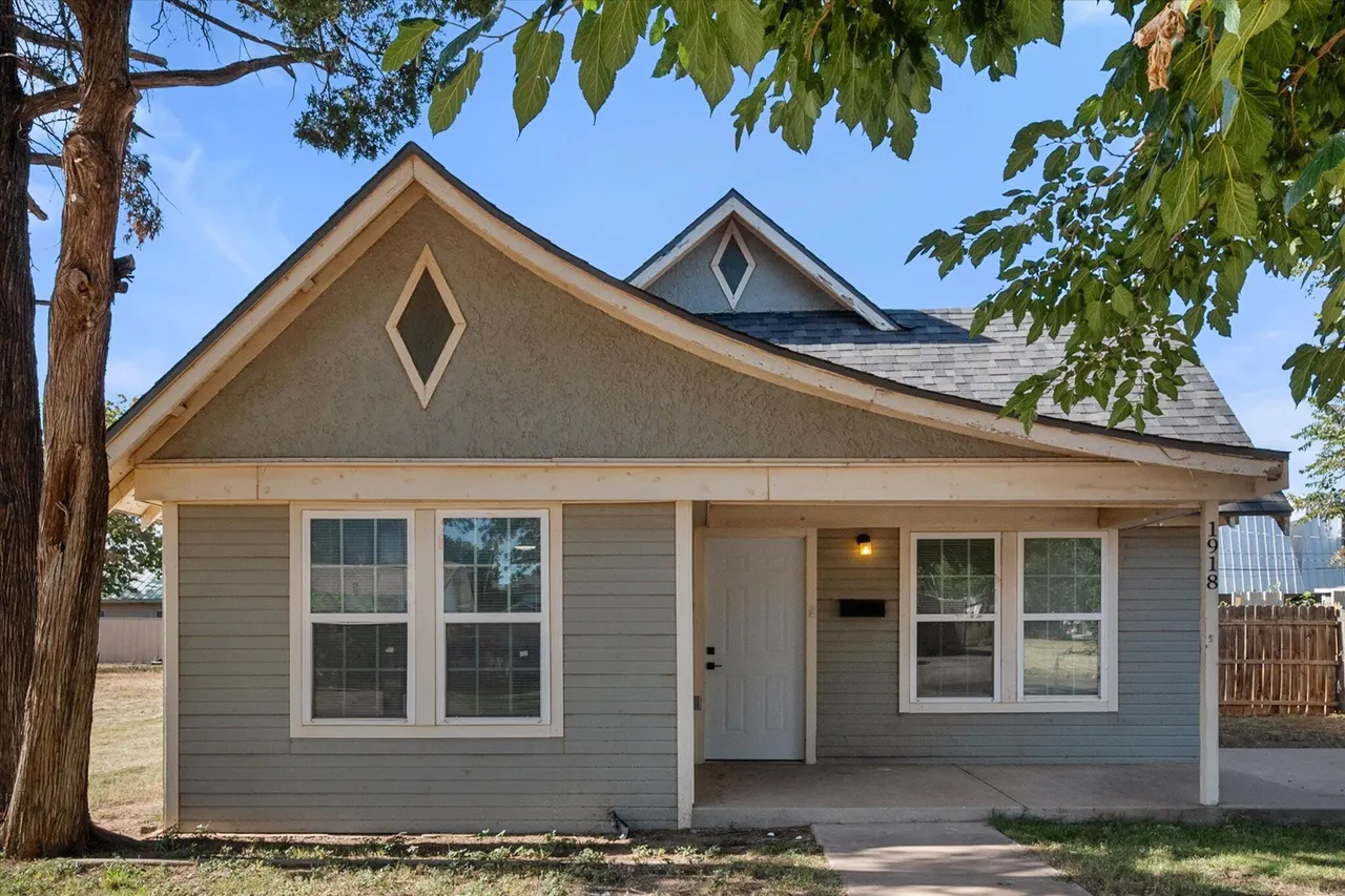 Photo 2 — 1918 15th Street, Lubbock, TX 79401