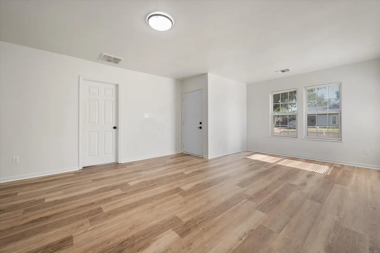Photo 9 — 1918 15th Street, Lubbock, TX 79401