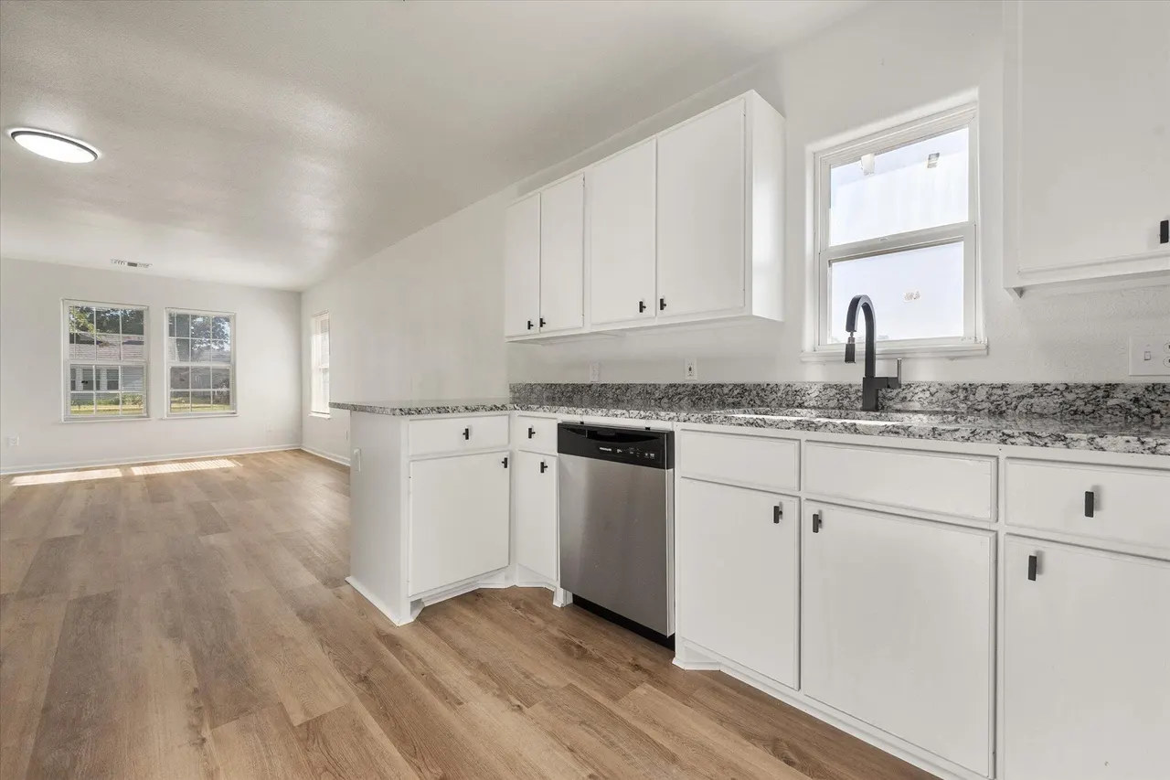 Photo 14 — 1918 15th Street, Lubbock, TX 79401
