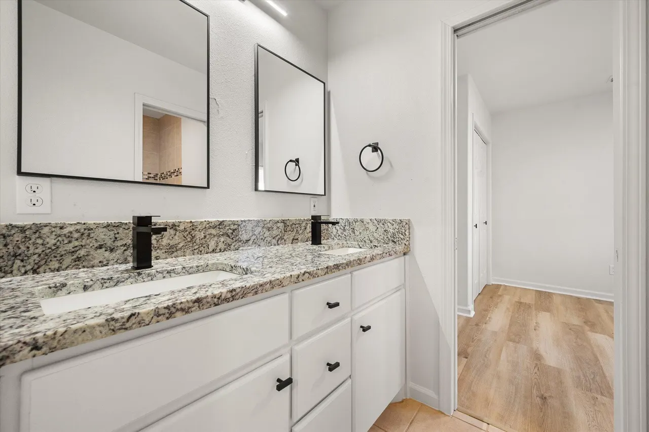 Photo 16 — 1918 15th Street, Lubbock, TX 79401