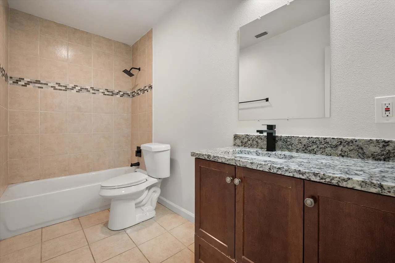 Photo 21 — 1918 15th Street, Lubbock, TX 79401
