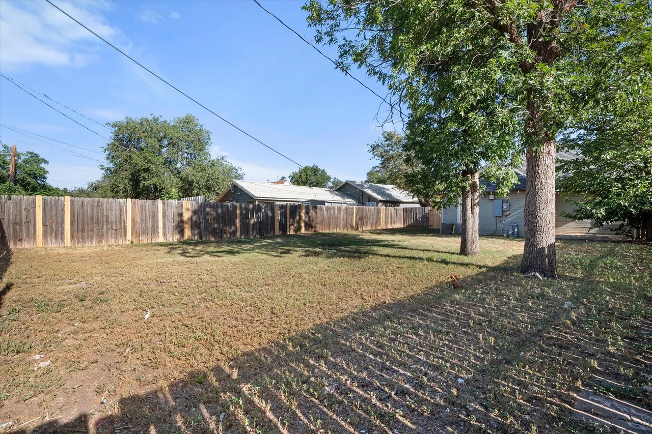 Photo 24 — 1918 15th Street, Lubbock, TX 79401