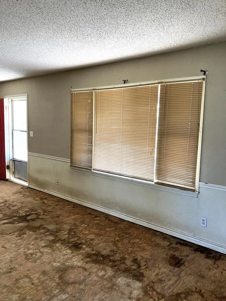 Photo 3 — 305 SE 8th Street, Plainview, TX 79072