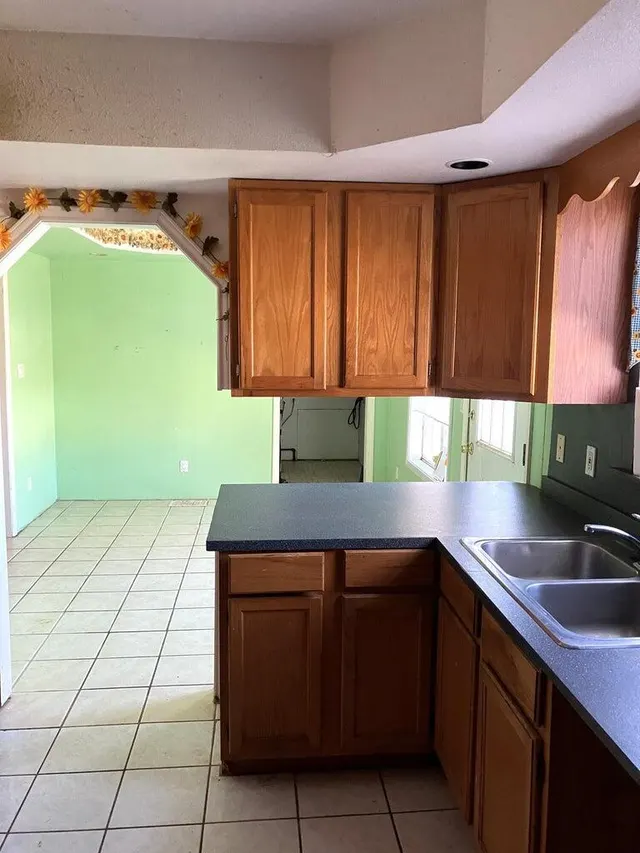 Photo 8 — 305 SE 8th Street, Plainview, TX 79072