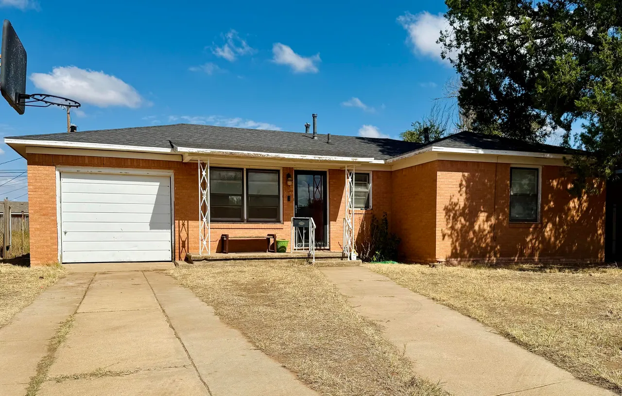 Photo 8 — 113 E Monroe Street, Levelland, TX 79336