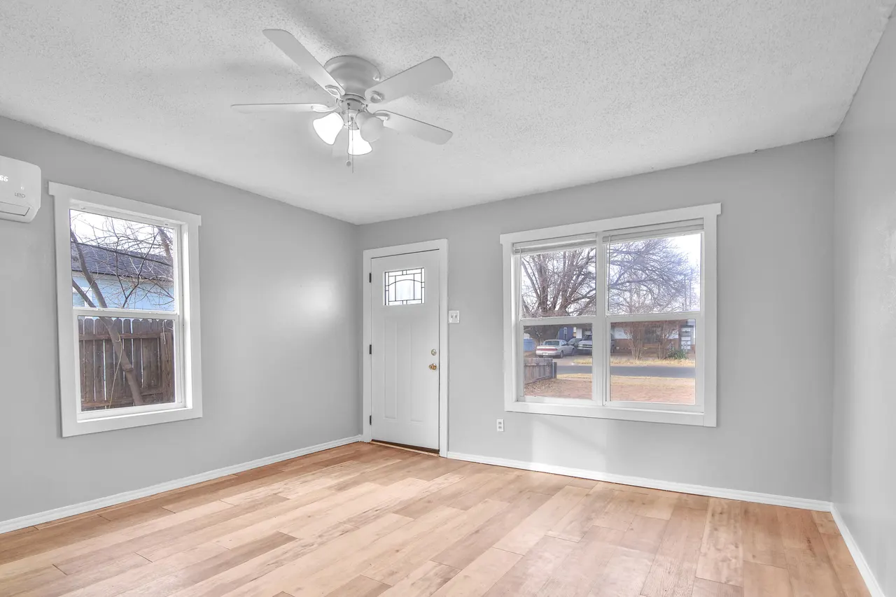 Photo 5 — 2205 39th Street, Lubbock, TX 79412