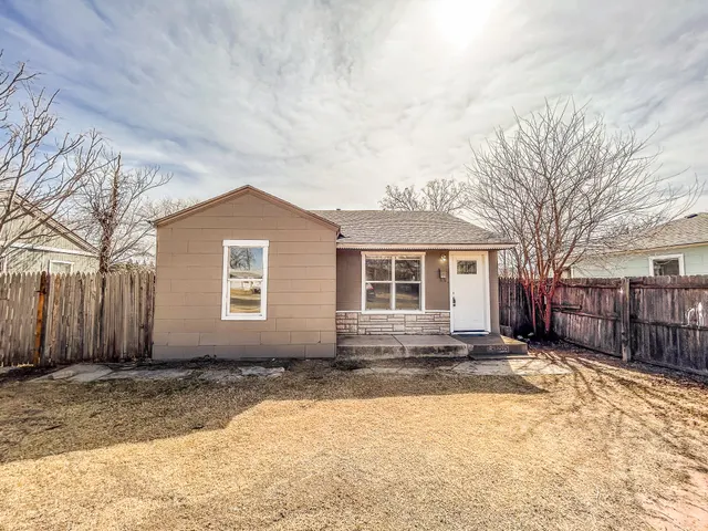 Photo 2 — 2205 39th Street, Lubbock, TX 79412