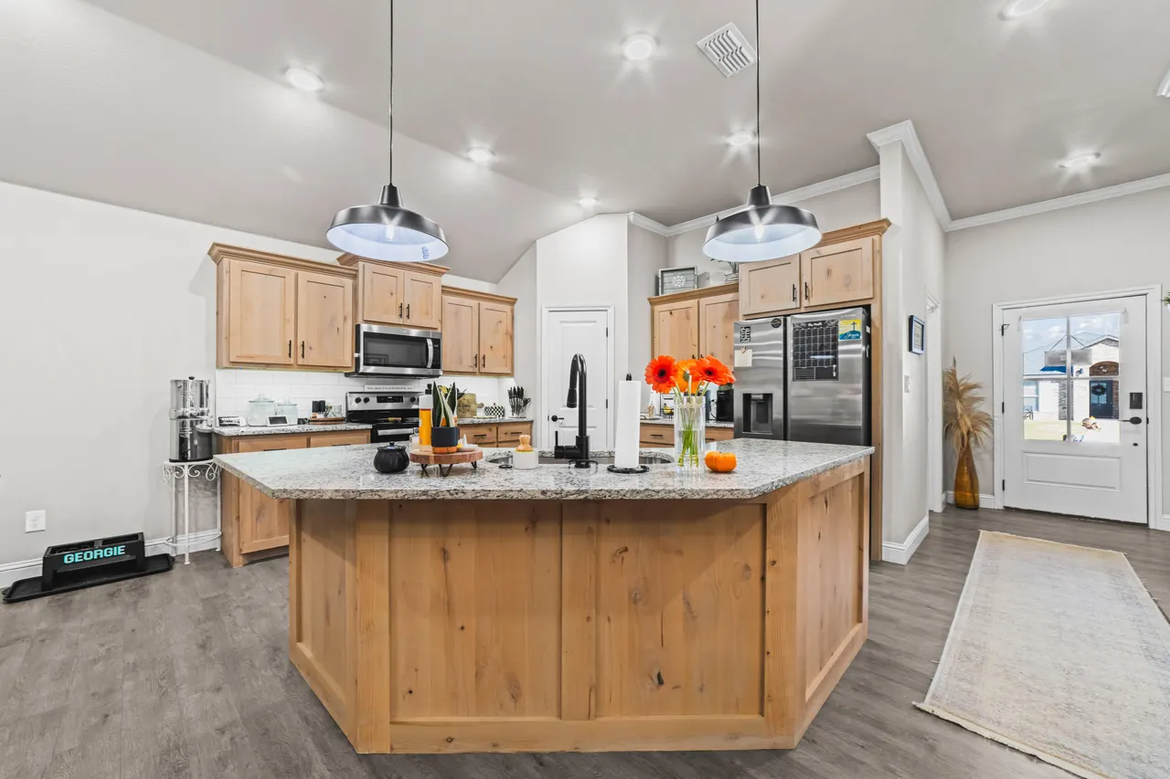 Photo 4 — 203 Cowboy Lane, Wolfforth, TX 79382