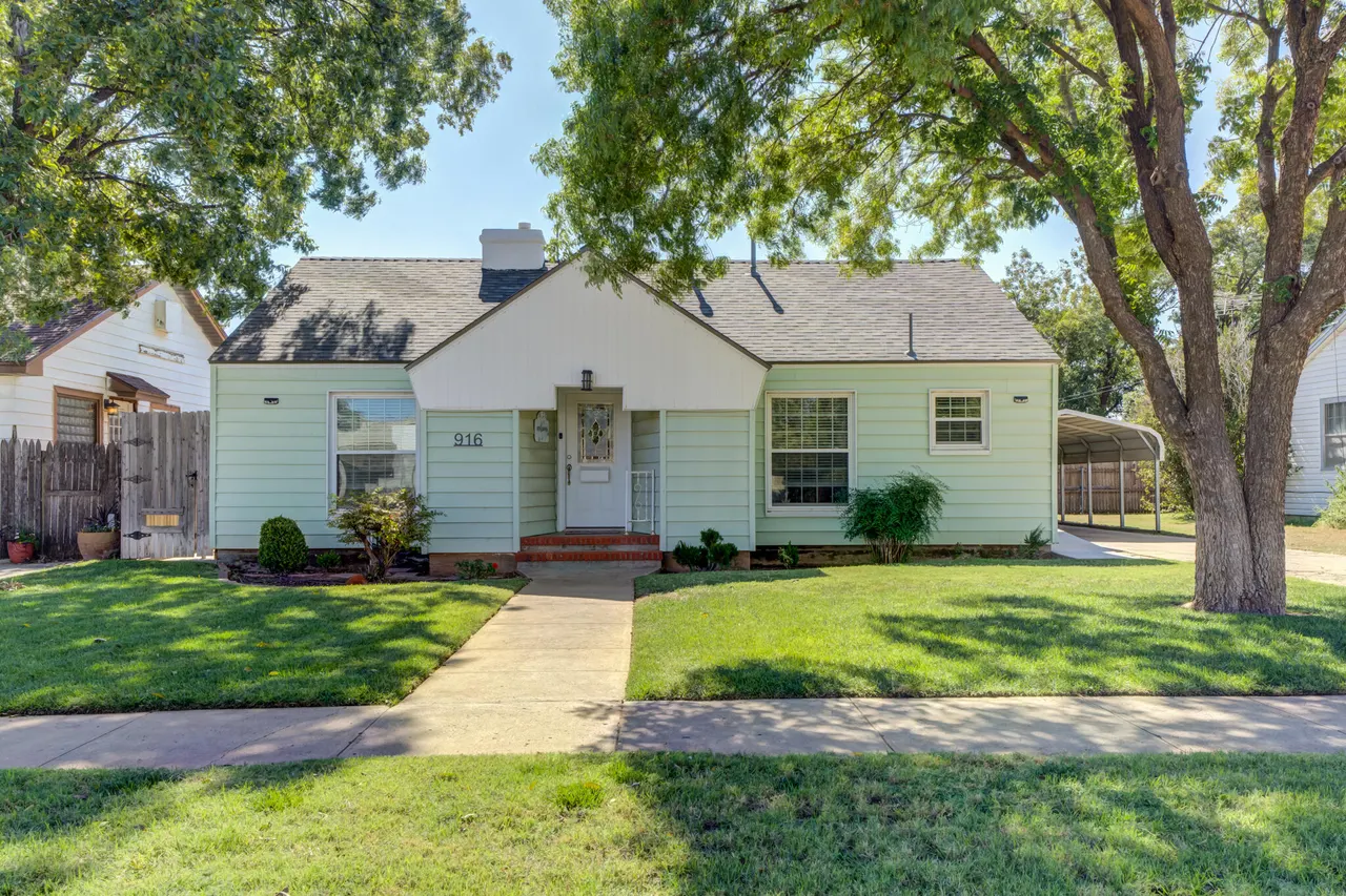 Photo 3 — 916 E Tate Street, Brownfield, TX 79316
