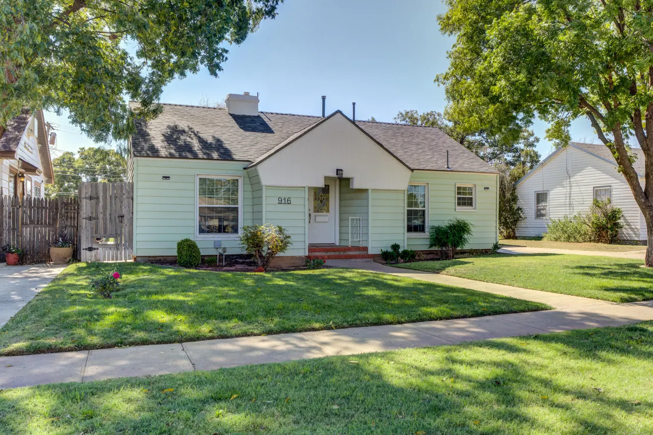 Front exterior — 916 E Tate Street, Brownfield, TX 79316