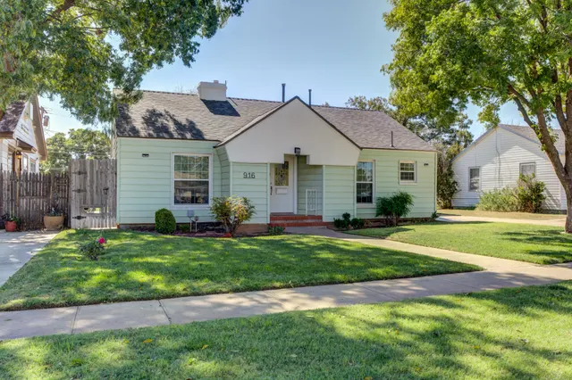 Front exterior — 916 E Tate Street, Brownfield, TX 79316