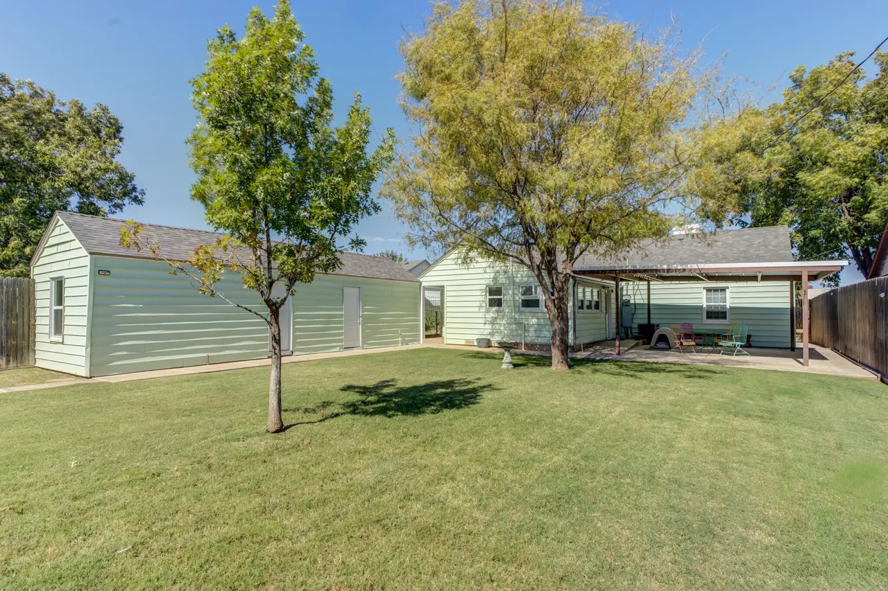 Photo 32 — 916 E Tate Street, Brownfield, TX 79316