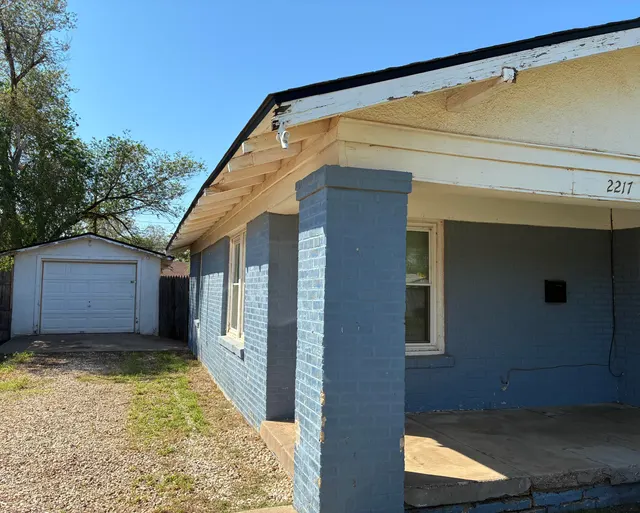 Photo 3 — 2217 25th Street, Lubbock, TX 79411