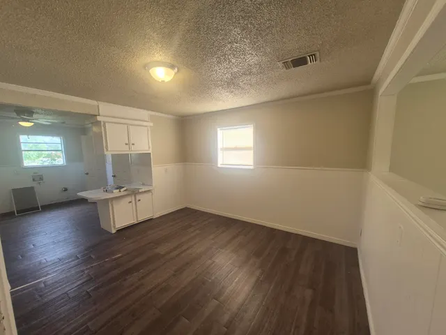 Photo 4 — 3015 1st Street, Lubbock, TX 79415