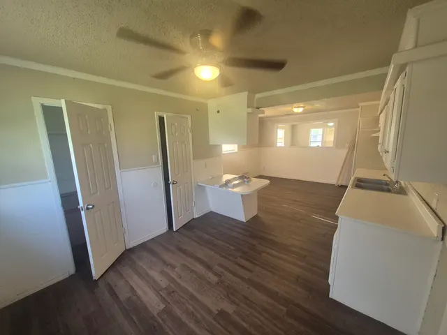 Photo 5 — 3015 1st Street, Lubbock, TX 79415