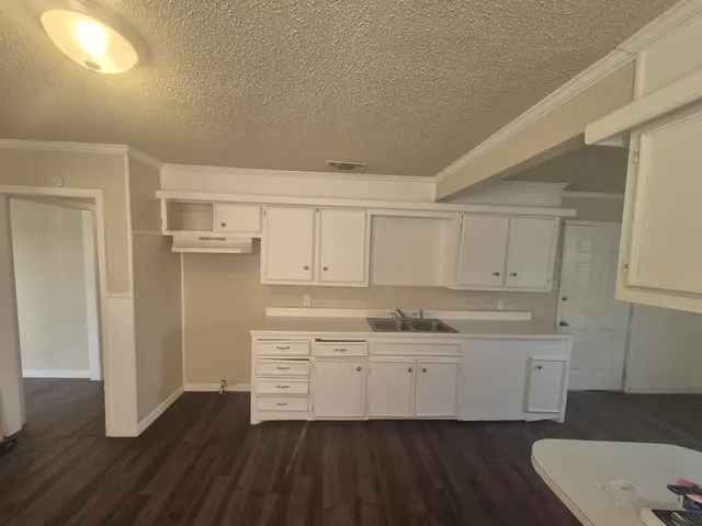 Photo 6 — 3015 1st Street, Lubbock, TX 79415
