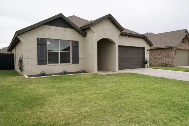 Photo 2 — 7014 22nd Place, Lubbock, TX 79407