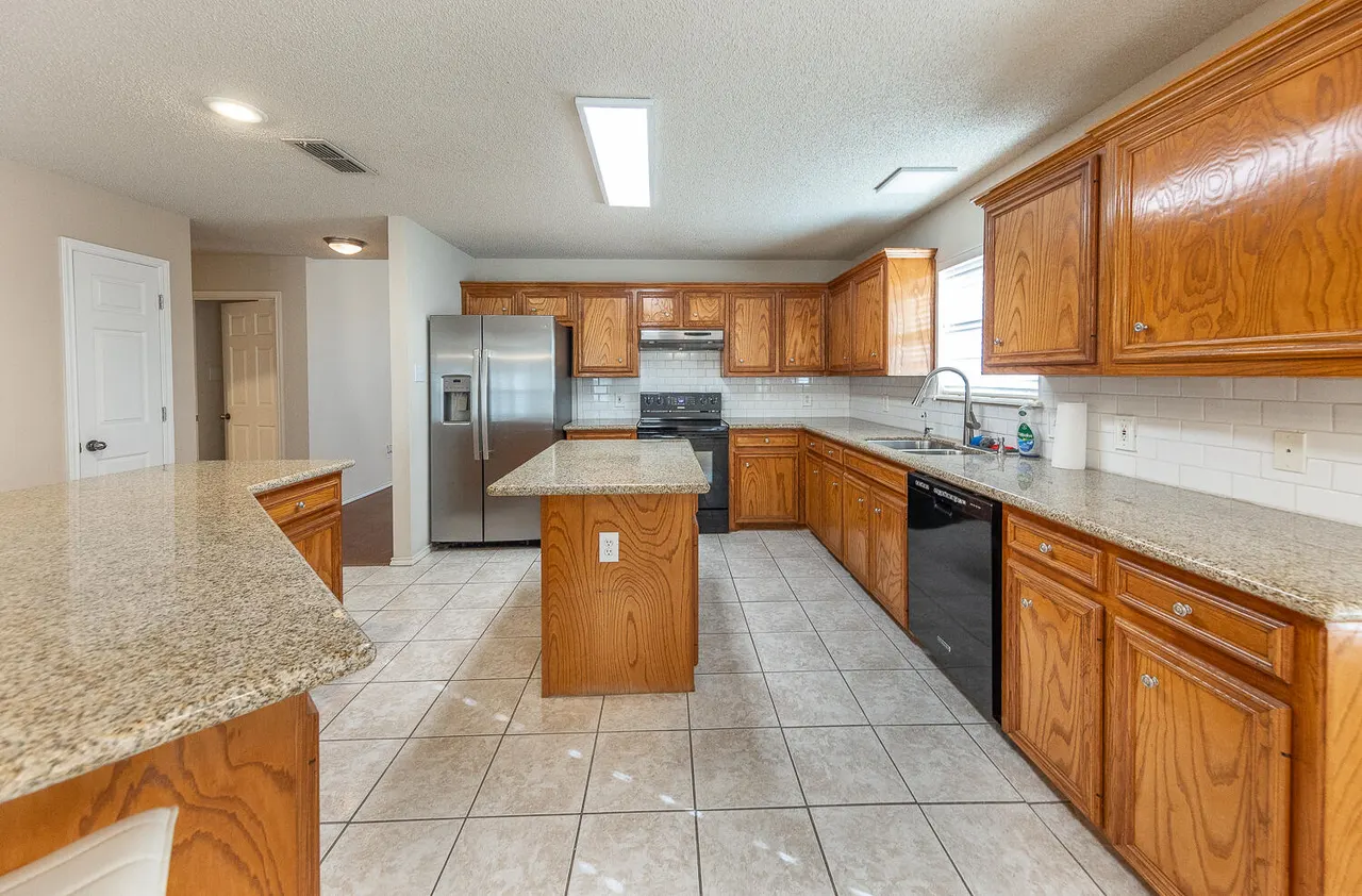 Photo 3 — 5815 89th Street, Lubbock, TX 79424
