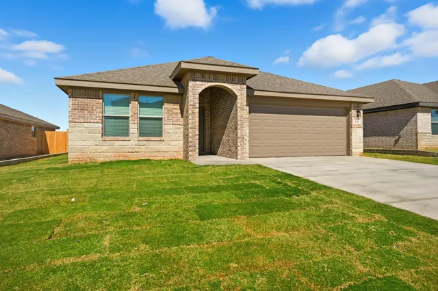 Photo 2 — 616 E 13th Street, Wolfforth, TX 79382