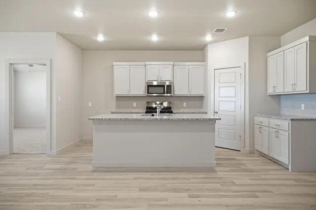 Photo 7 — 616 E 13th Street, Wolfforth, TX 79382