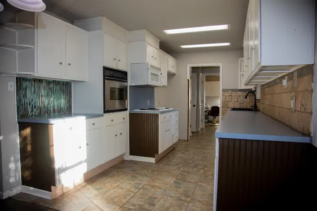 Photo 5 — 820 Hickory Street, Idalou, TX 79329