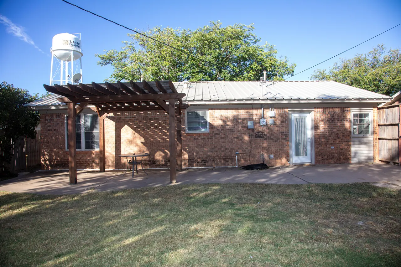 Photo 17 — 820 Hickory Street, Idalou, TX 79329