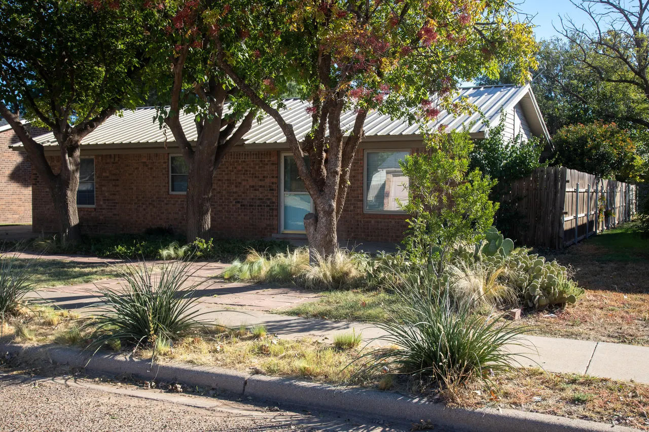 Front exterior — 820 Hickory Street, Idalou, TX 79329
