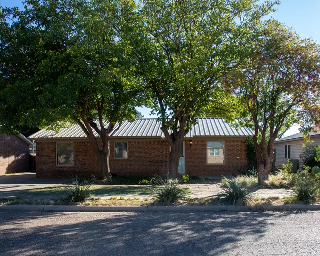 Photo 2 — 820 Hickory Street, Idalou, TX 79329