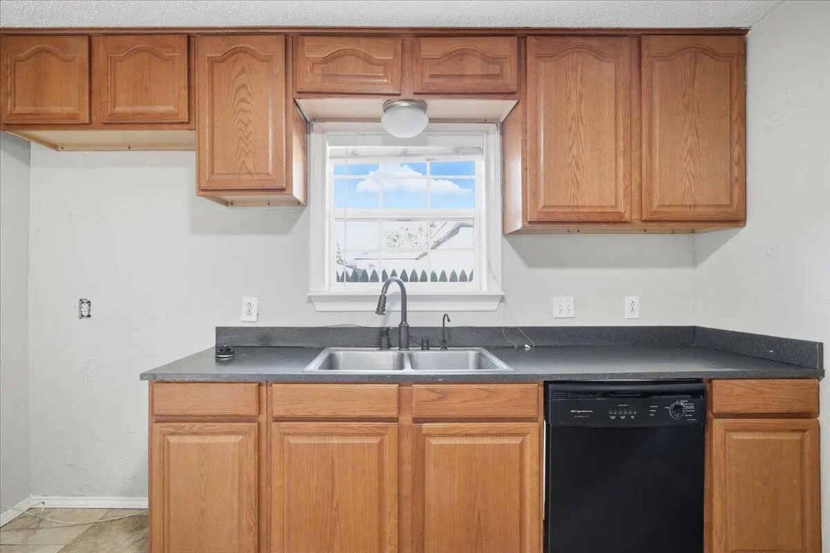 Photo 8 — 3813 31st Street, Lubbock, TX 79410