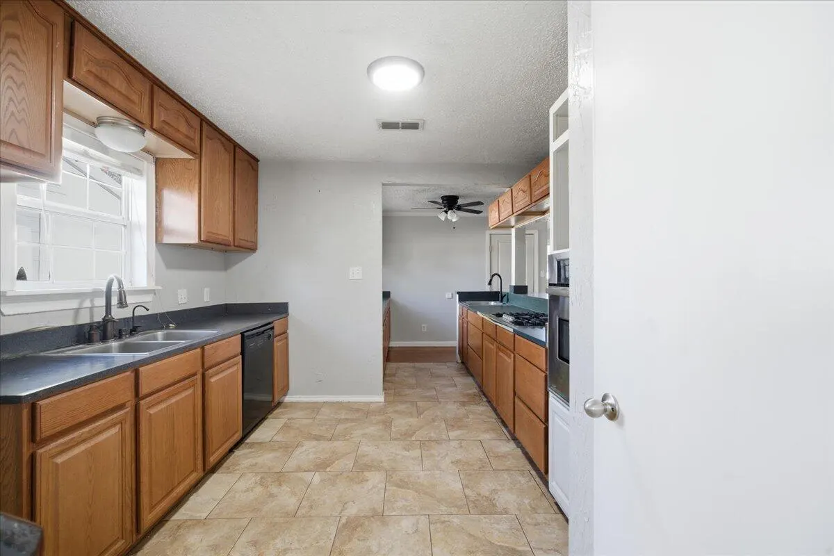 Photo 9 — 3813 31st Street, Lubbock, TX 79410