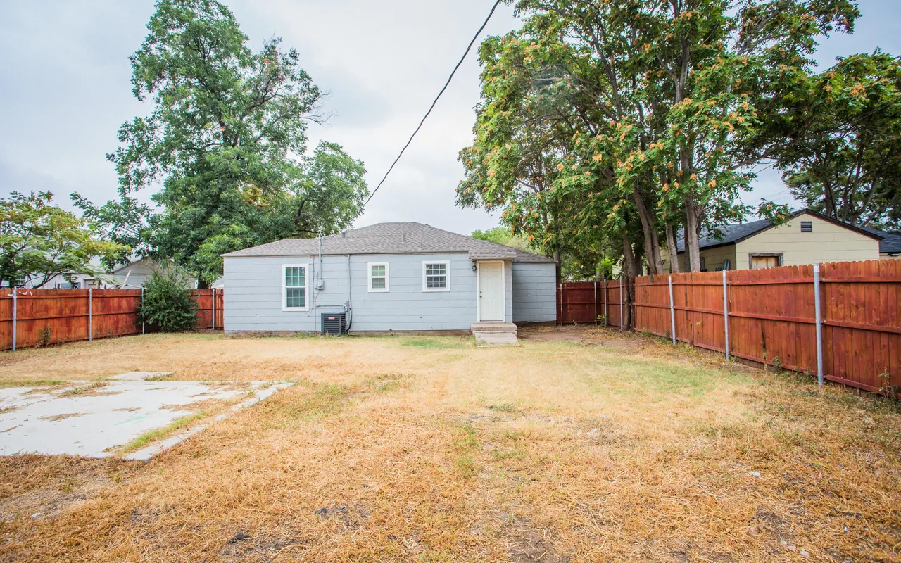 Photo 13 — 1518 40th Street, Lubbock, TX 79412