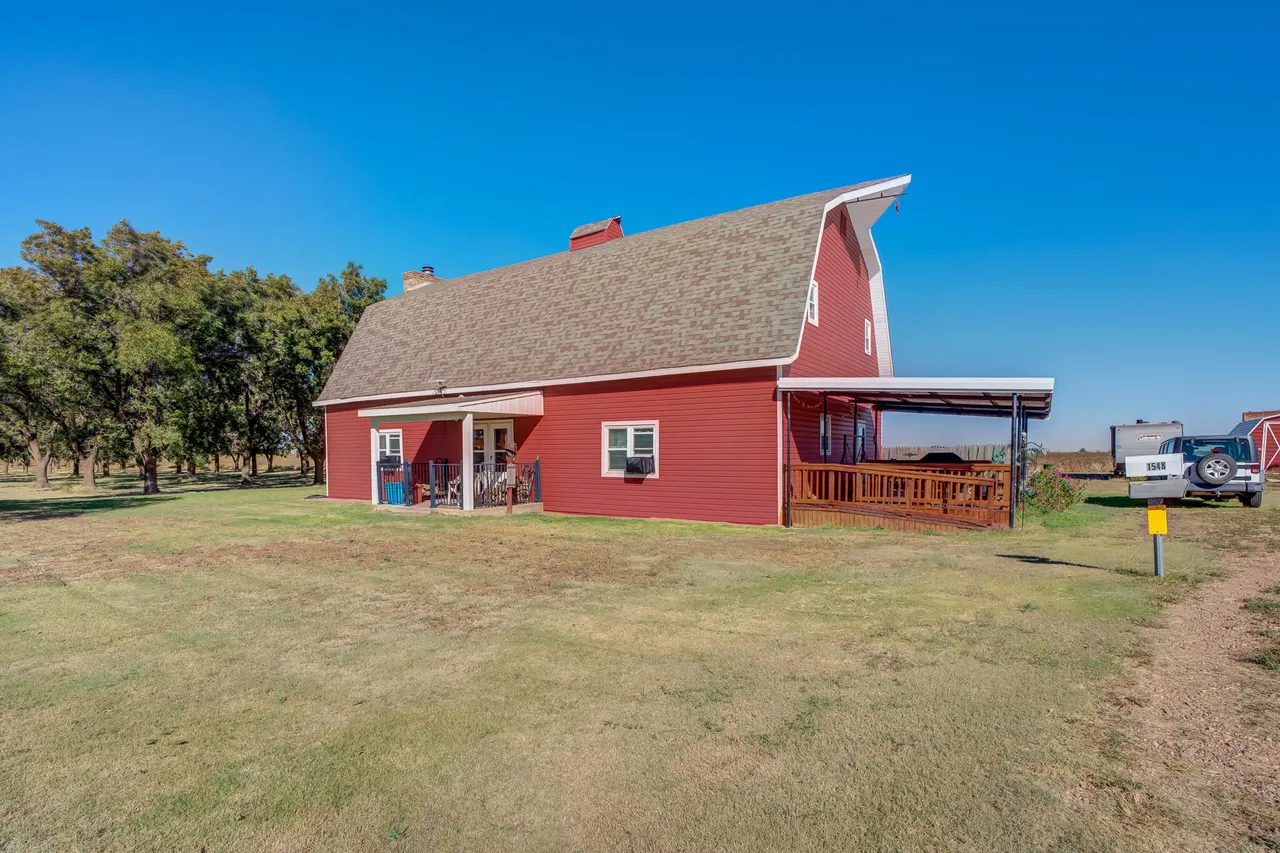 Photo 12 — 1548 S I-27, Hale Center, TX 79041