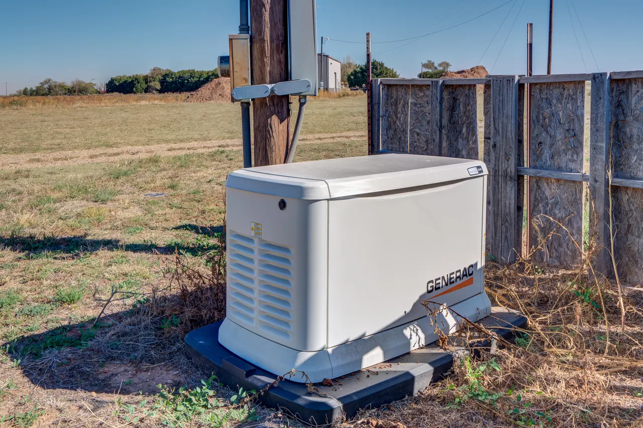 Photo 16 — 1548 S I-27, Hale Center, TX 79041