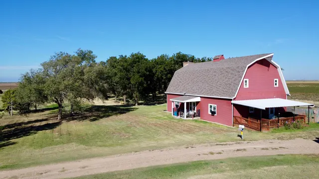 Front exterior — 1548 S I-27, Hale Center, TX 79041