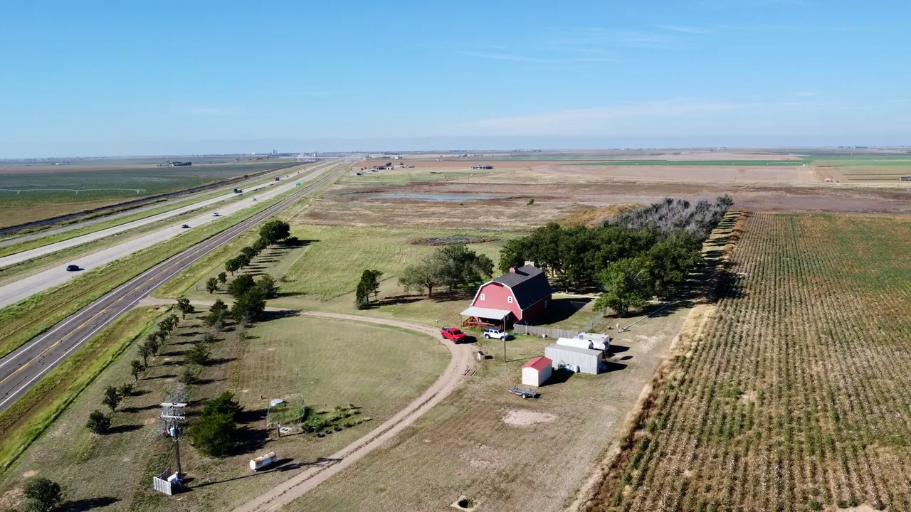 Photo 7 — 1548 S I-27, Hale Center, TX 79041