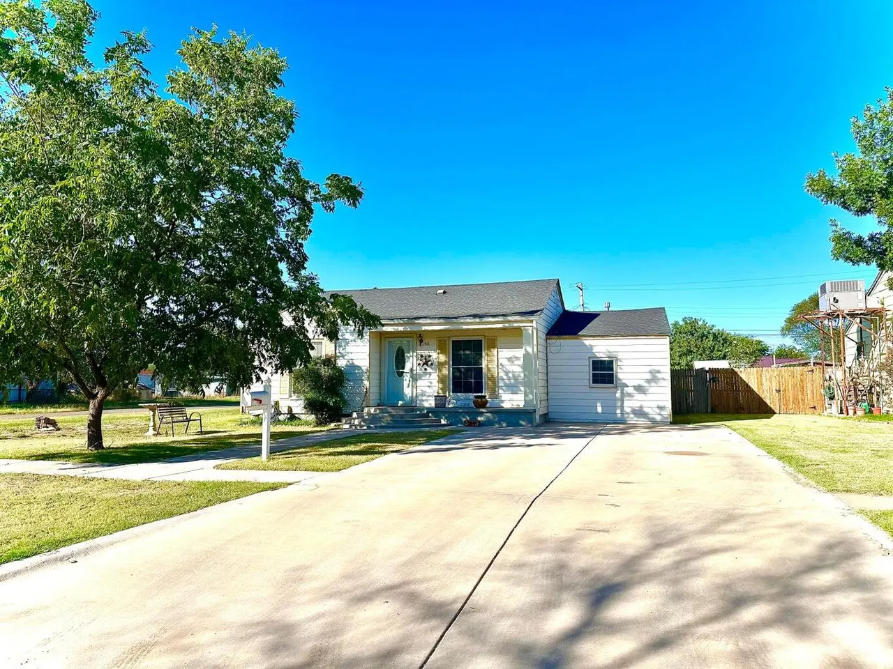 Front exterior — 401 Xenia Street, Plainview, TX 79072